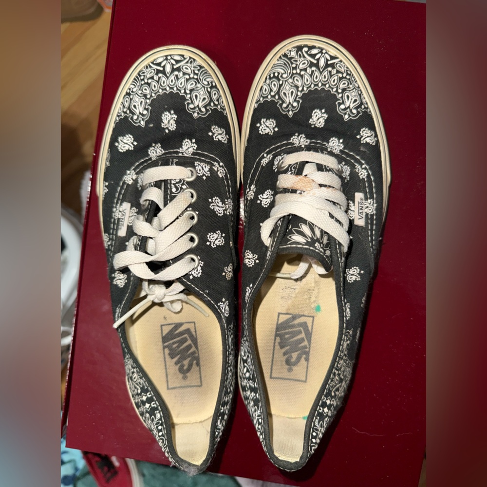Vans Women's Black and White Paisley Sneakers
